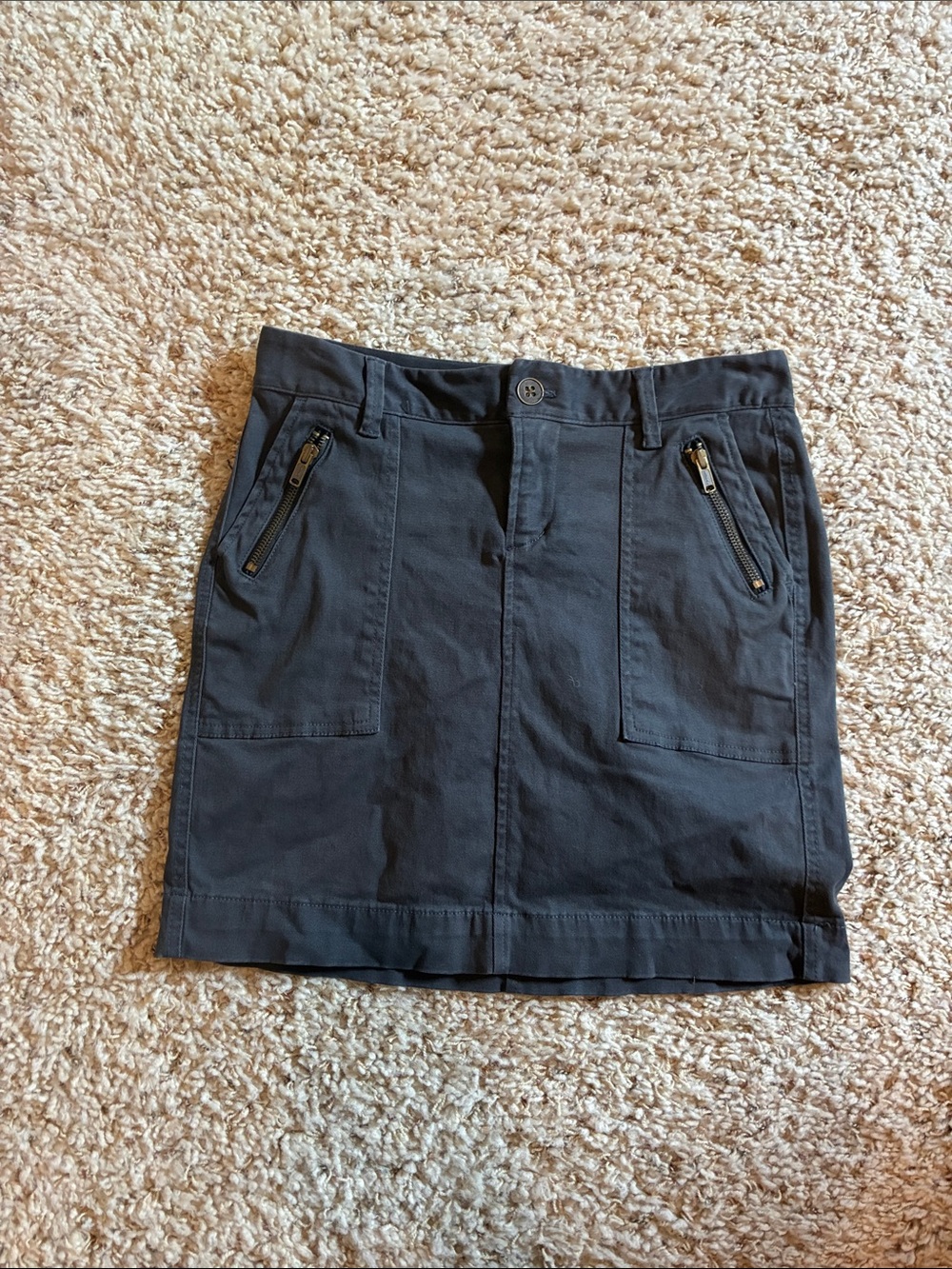 Classic Gray Zip-Pocket Cotton Skirt